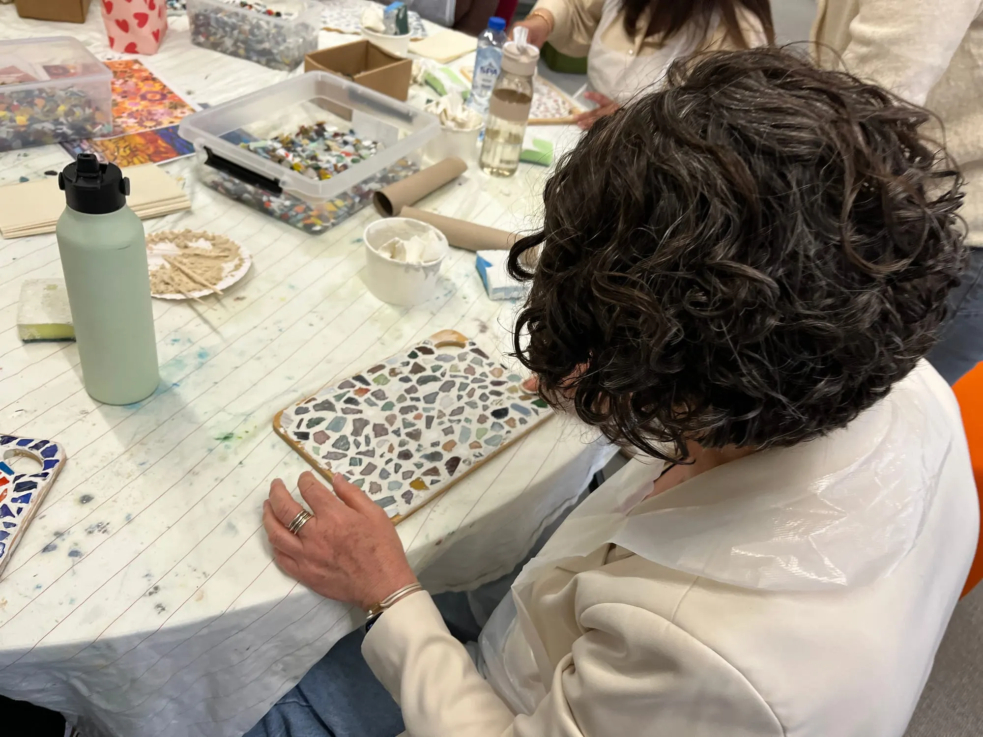 Sfeerbeeld van de workshop Mozaïeken.