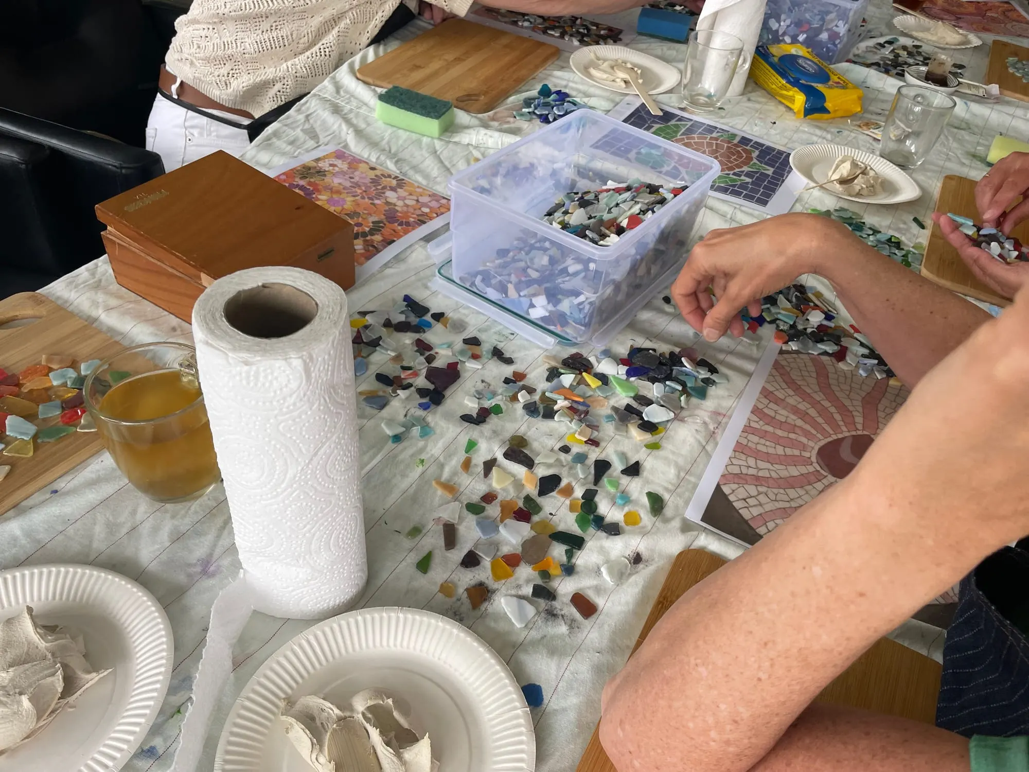 Sfeerbeeld van de workshop Mozaïeken.
